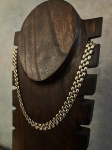 White/Gold Linked Necklace