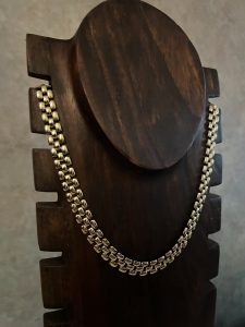 White/Gold Linked Necklace